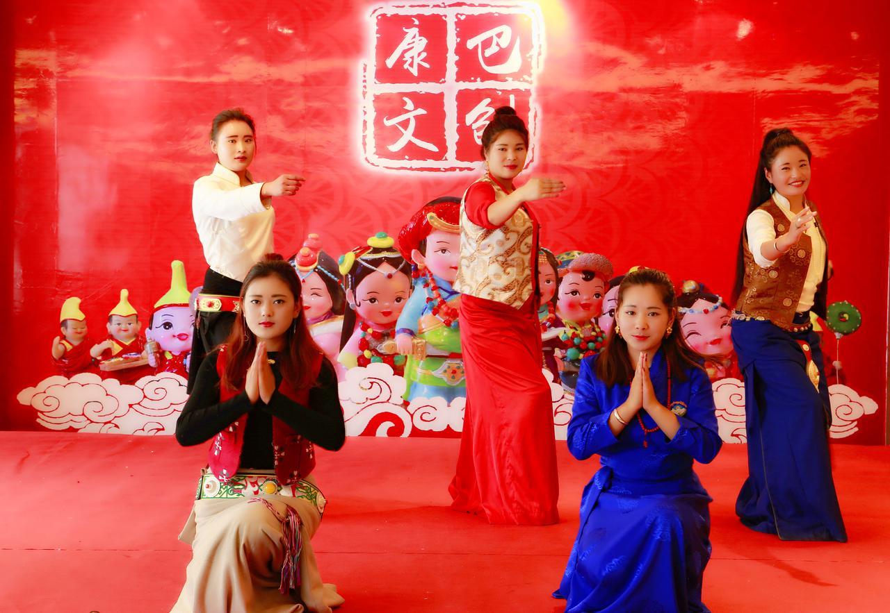 Ramada Encore Daocheng Yading Bagian luar foto